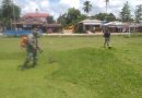 Babinsa Sertu Tampubolon Memimpin Kerja Bhakti Pembersihan Lapangan Sepak Bola di Desa Pimping